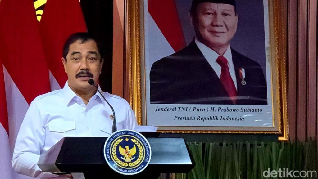 Tahanan Korupsi Pakai Hp Di Rutan Medan Menteri Agus Pindah Nusakambangan Hak Dicabut