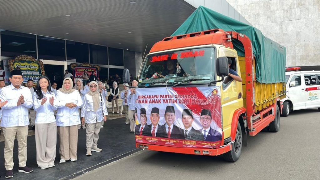 Hut Ke 18 Gerindra Bagikan Ribuan Sembako Hingga 8 000 Bibit Pohon