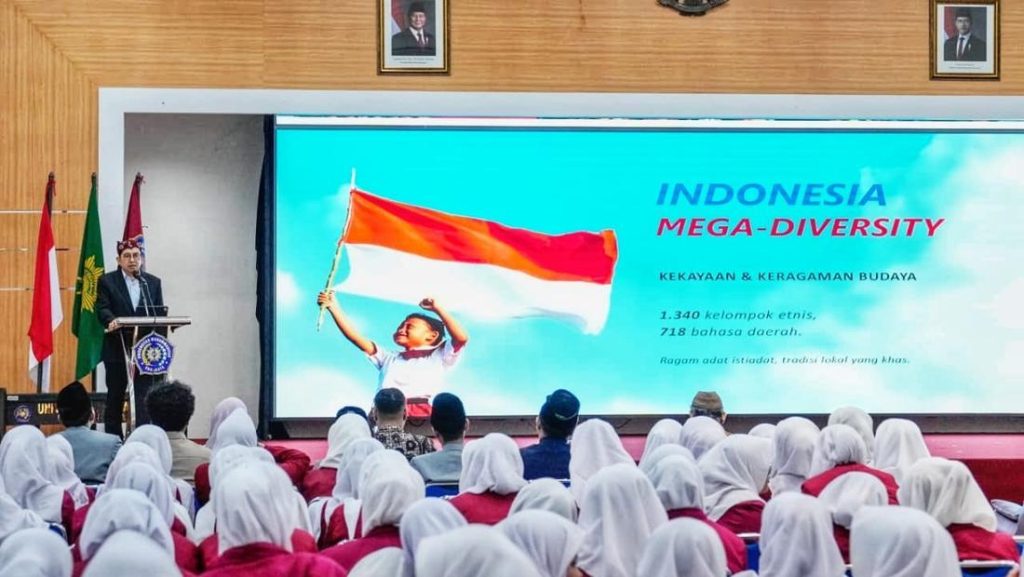 Menbud Fadli Zon Ungkap Indonesia Megadiversity Budaya Di Umsura