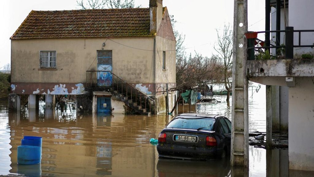 Mendagri Portugal Mundur Diterpa Kritik Penanganan Banjir Badai