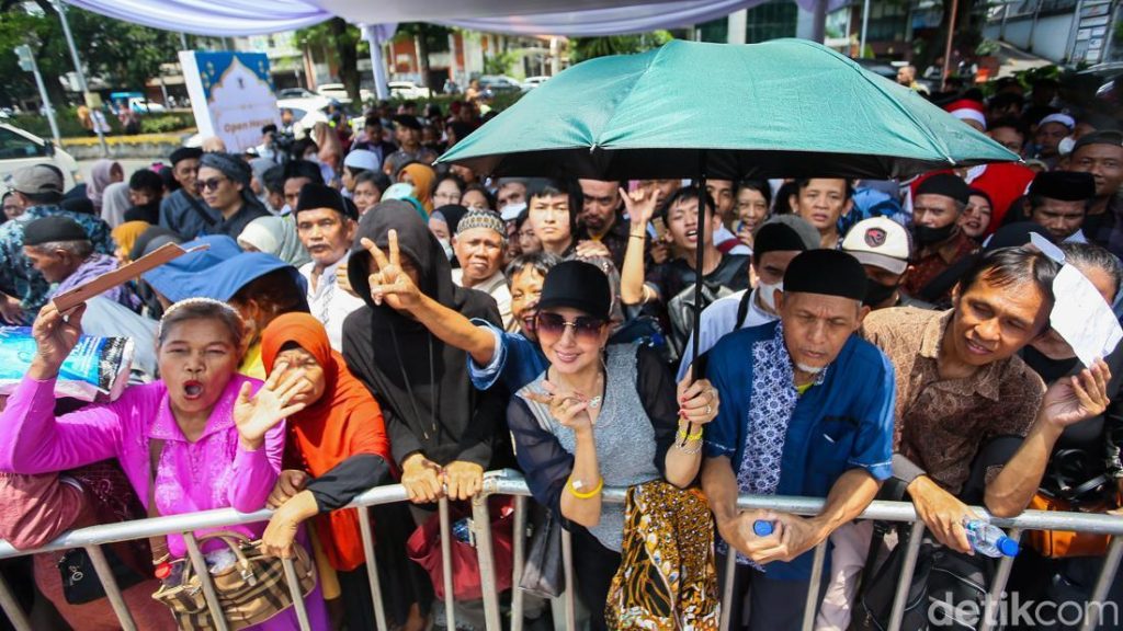 Ribuan Warga Serbu Open House Istana Antre Panjang Bertemu Presiden Prabowo