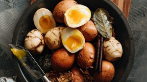 Telur Teh Hidangan Unik Cap Go Meh Sarat Makna Keberuntungan