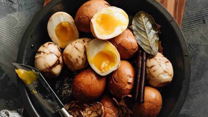 Telur Teh Hidangan Unik Cap Go Meh Sarat Makna Keberuntungan