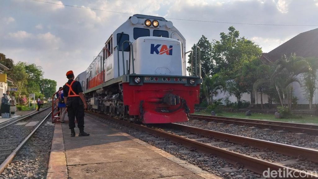 Ahy Proyek Kereta Api Di Kalimantan Dimulai Dari Nol Jadi Prioritas
