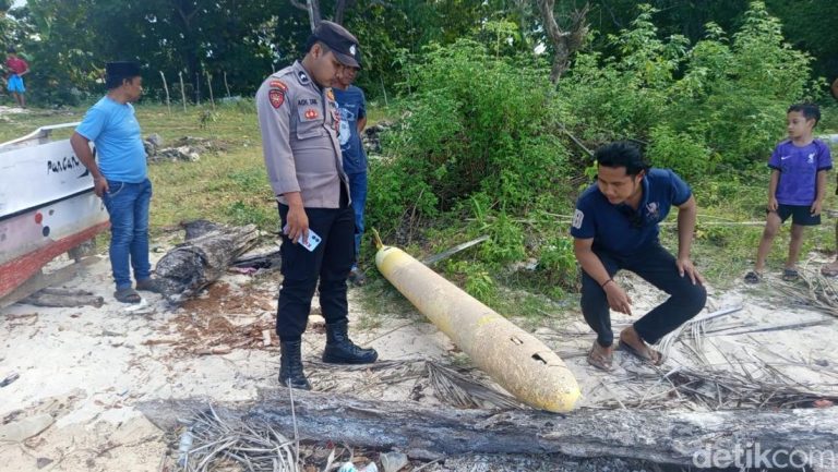 Benda Mirip Torpedo Ditemukan Di Sumenep Polisi Larang Warga Mendekat