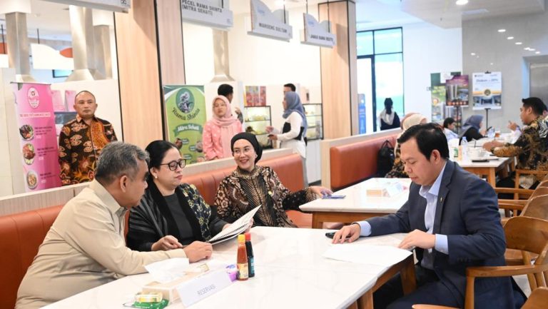 Muzani Puan Sultan Makan Siang Di Kantin Dpr Bahas Geopolitik