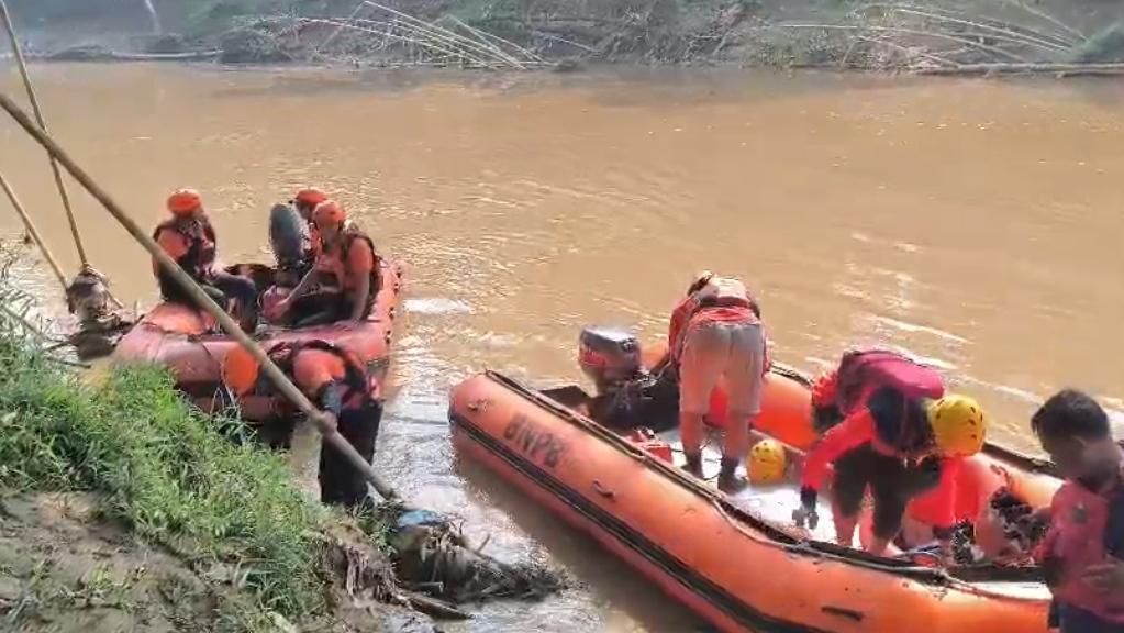 Balita 5 Tahun Hilang Terseret Arus Sungai Cisimeut Lebak