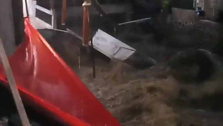 Longsor Tebing 6 Meter Masjid Di Bogor Ambruk Tergerus Kali Cikaret