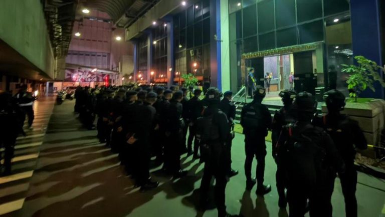 Puluhan Brimob Jaga Ketat Gedung Di Hayam Wuruk Diduga Terkait Kasus Besar
