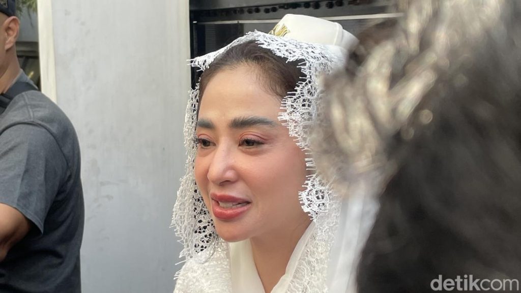 Usai Lebaran Di Kalbar Dewi Perssik Kurban Dua Sapi Limosin 13 Ton Di Jaksel