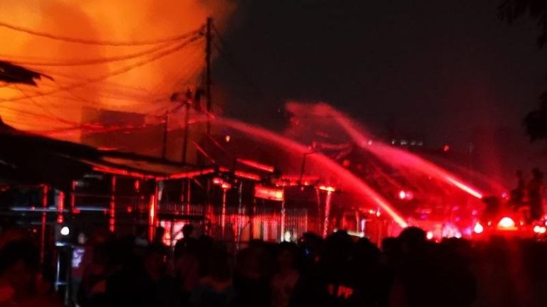 Asap Kebakaran Hebat Di Kemayoran 6 Warga Sesak Napas Dievakuasi